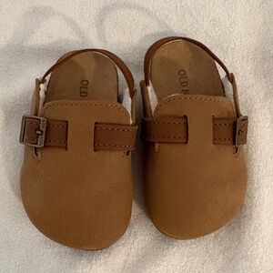 Old Navy Baby Clogs 4